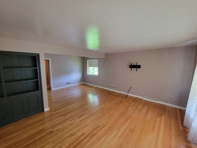 Living Room - 1835 Cromwell Dr