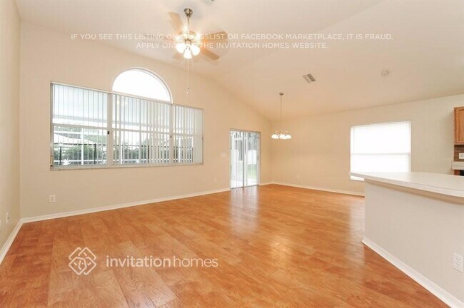 Foto del edificio - 6037 Weatherwood Cir