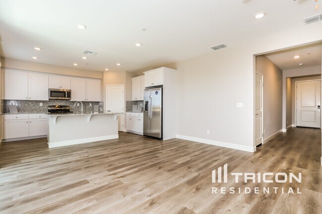 Building Photo - 1166 Victorian St