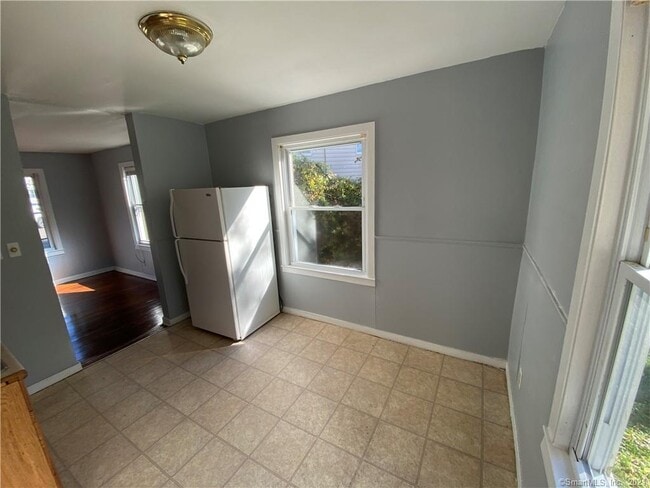 Building Photo - 6 Valley Pl S