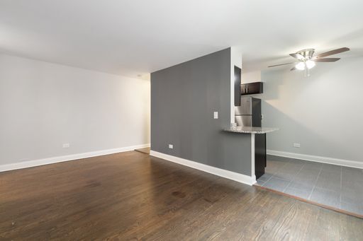 Building Photo - 6201 N Kenmore Ave