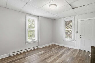 Building Photo - 207 N Mulberry St