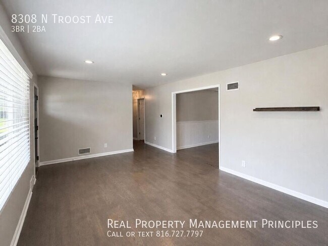 Foto del edificio - 8308 N Troost Ave