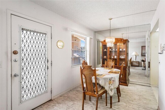 Building Photo - 551 SW 135th Ave