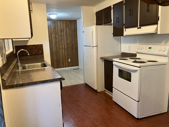 kitchen - 93 Greenbrier Dr