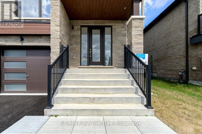 Building Photo - 67 Sun Vly Ave