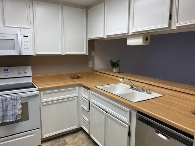 Building Photo - 2 Bedroom, 2-Story Comstock Ct. Condominium