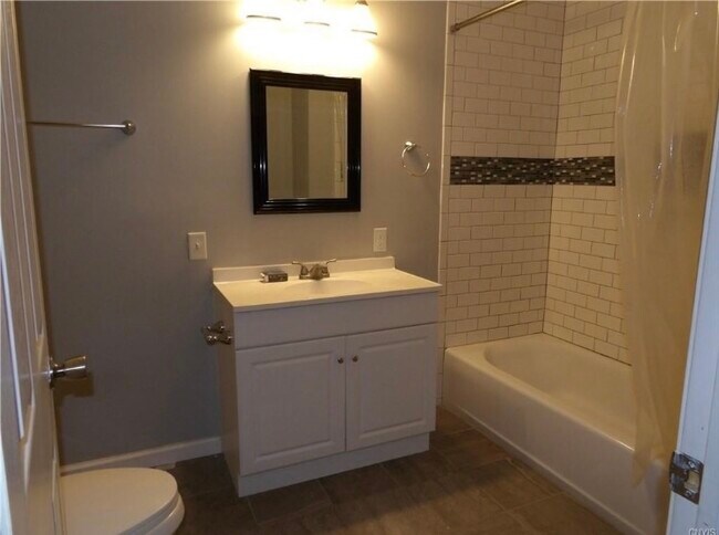 Foto del edificio - 21 Maple Ave