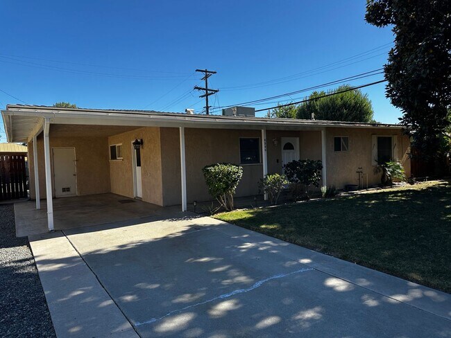 Foto del edificio - Charming Riverside Home on Hillside Avenue!