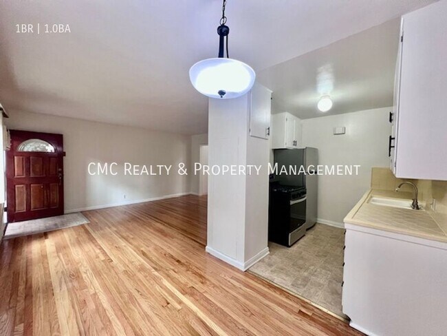 Building Photo - 1 bed/1 bath close to BEACH