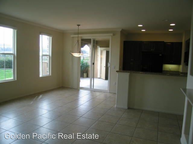 Building Photo - 12680 Creekview Dr