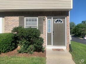 Building Photo - 720 E Sherwood Hills Dr