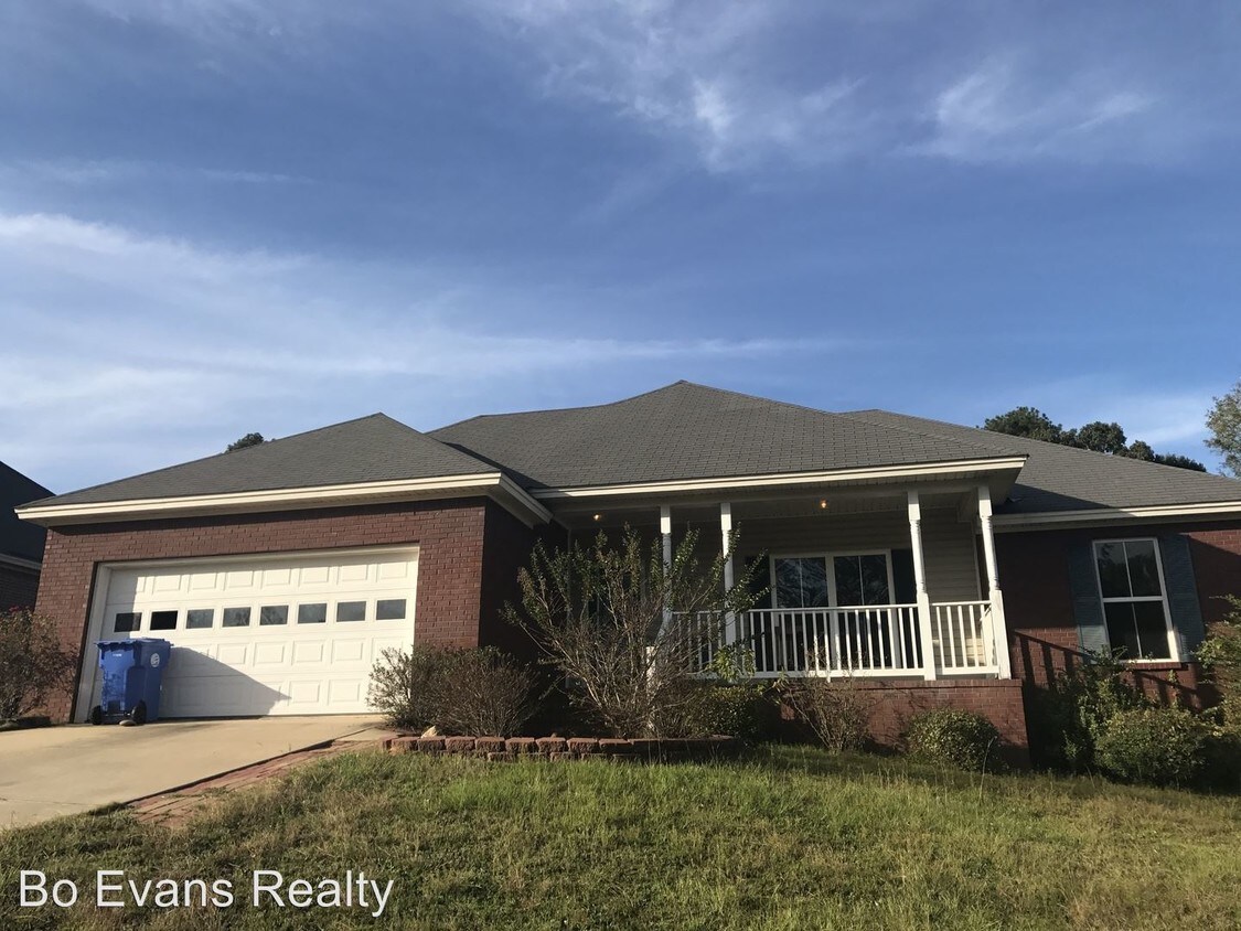 Primary Photo - 134 Live Oak Dr