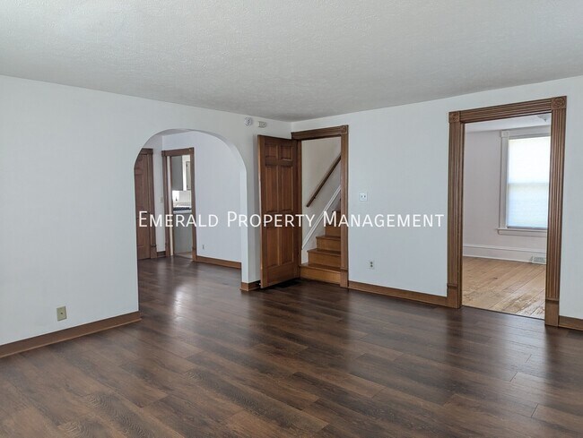 Foto del edificio - 520 N Prairie St