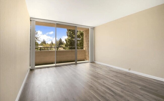 Foto del edificio - 3909 Stevenson Blvd
