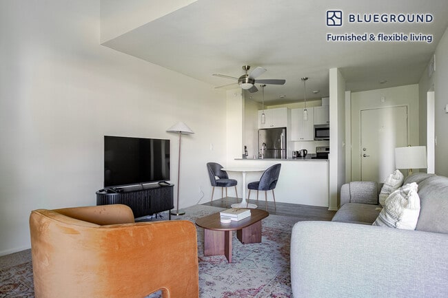 Building Photo - 350 E Del Mar Blvd
