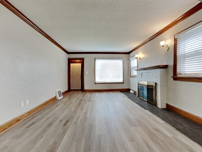 Building Photo - Charming 3 Bedroom, 1 Bathroom House in Mi...