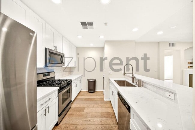 Building Photo - 13075 Pacific Promenade