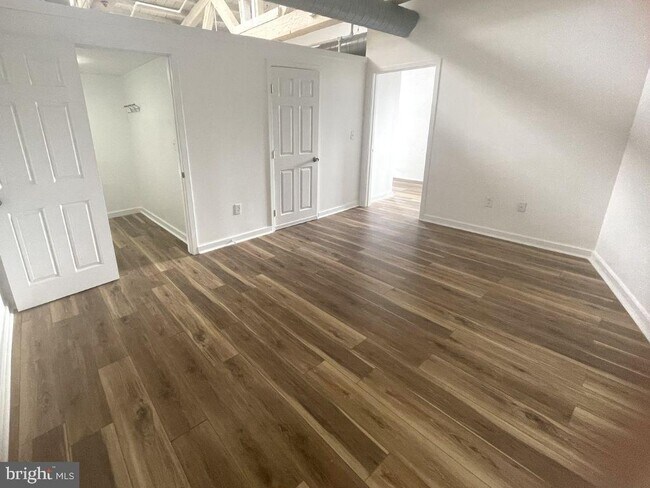 Foto del edificio - 374 Shurs Ln