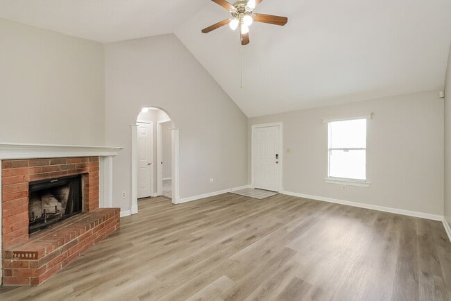 Foto del edificio - 4557 Cottage Hill Cove