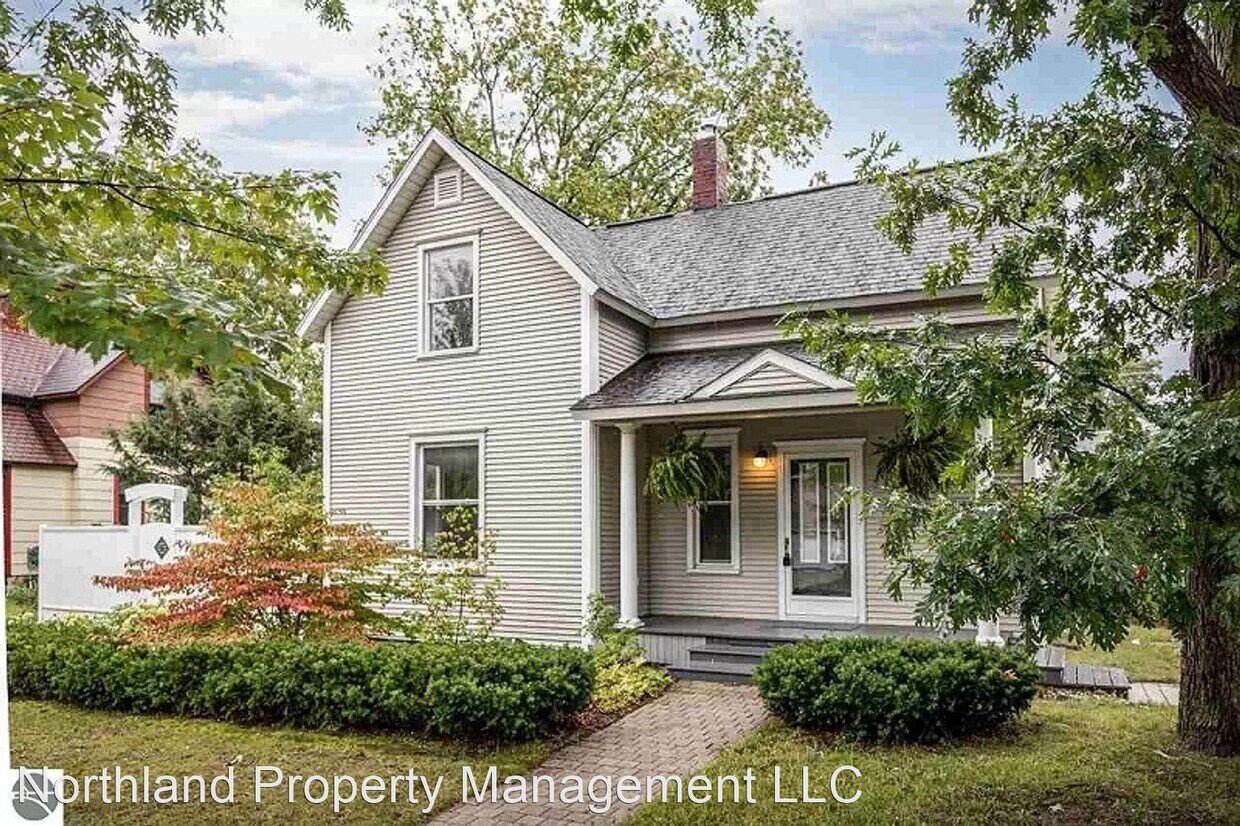 Primary Photo - 3 br, 2.5 bath House - 802 Webster St