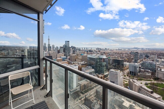 Photo du bâtiment - 832 Bay St.