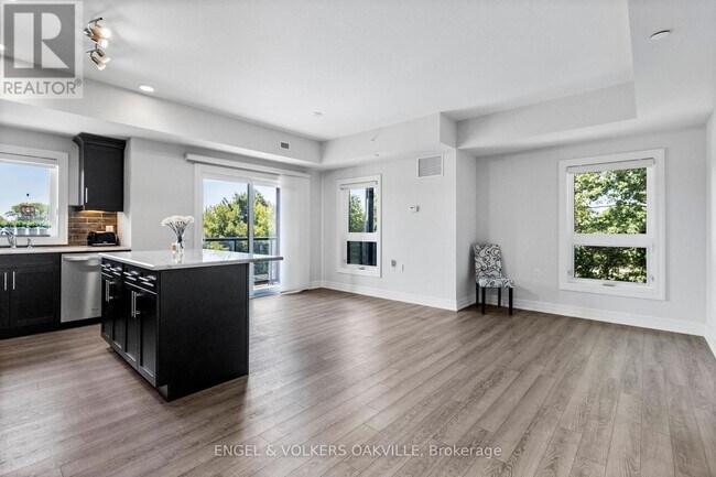 Photo du bâtiment - 212 Lakeport Rd