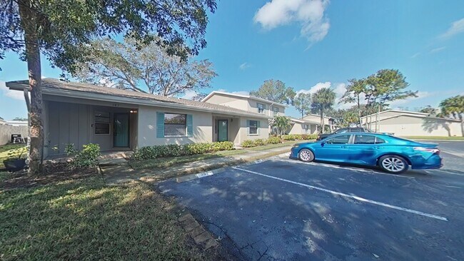 Building Photo - 2131 Ridge Rd S