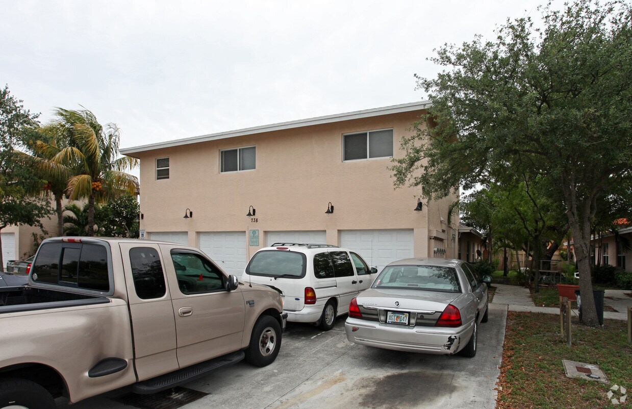 Foto del edificio - 738 SW 7th St