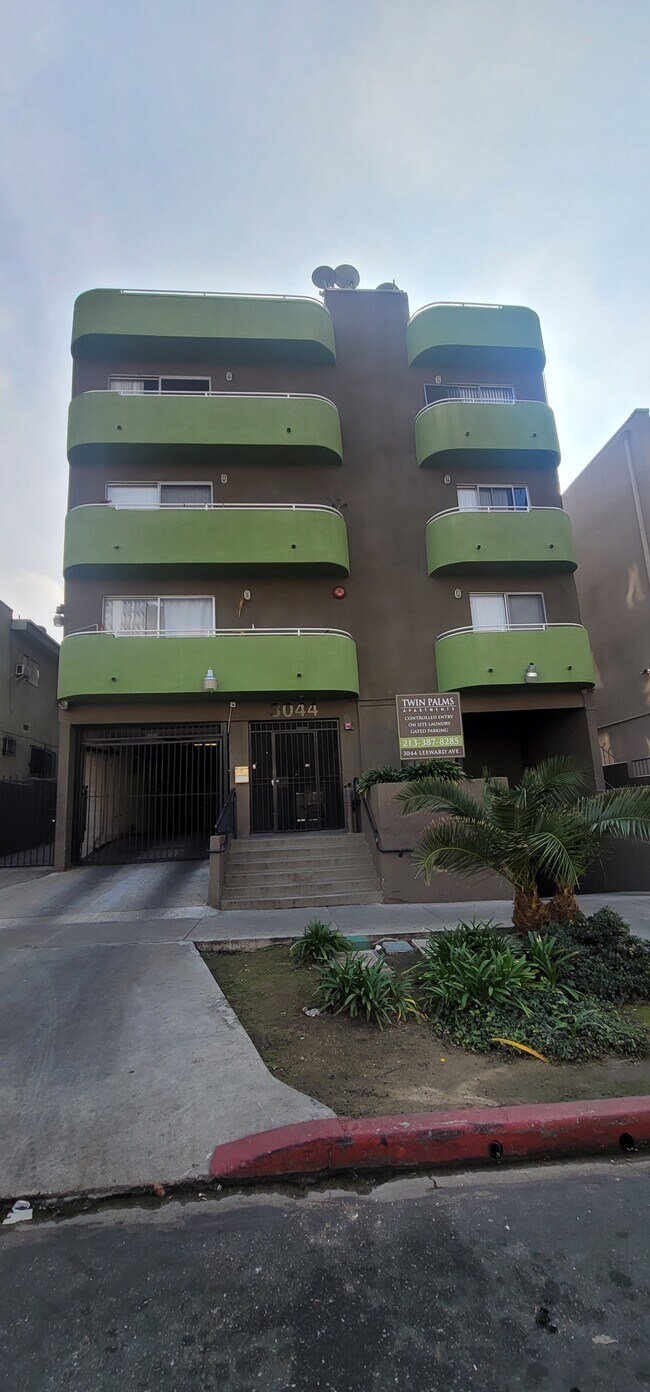 Building Photo - 3044 Leeward Ave