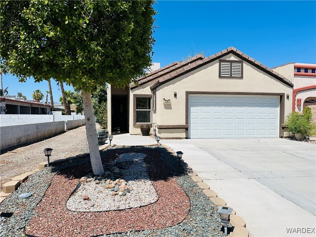 Foto principal - 2743 Country Club Dr