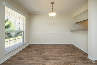 2BR, 1BA - 920SF - Dining Room - Chateaux Dijon Apartments