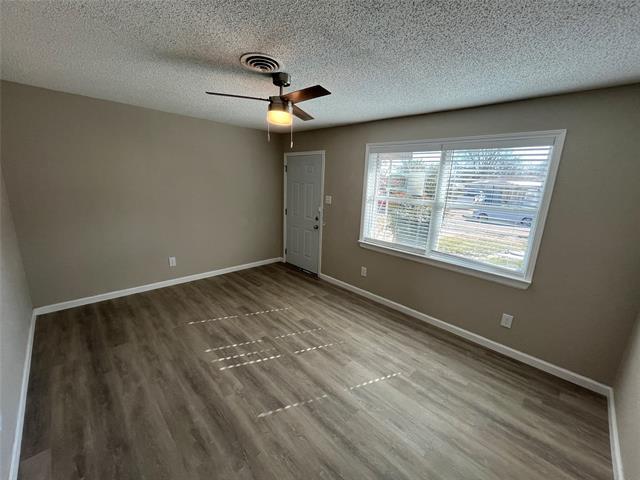 Building Photo - 3009 Clover Dr