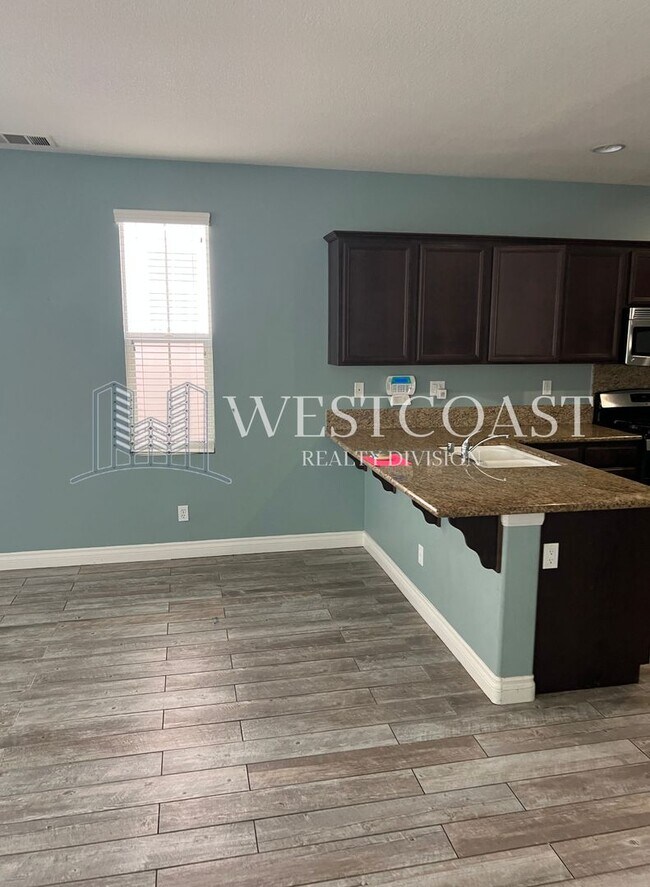 Building Photo - COMING SOON!! Stunning 3 Bedroom/2.5 Bath ...