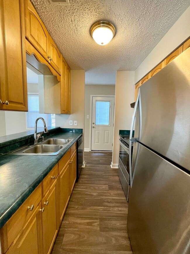 Building Photo - Section 8 Approved 3bedroom