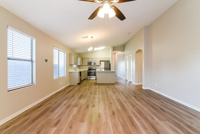 Building Photo - 45828 W Tulip Ln
