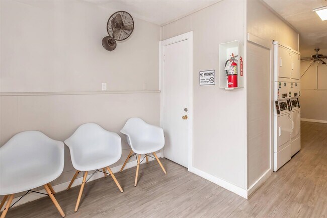 Foto del edificio - 1212 Hampshire Ln