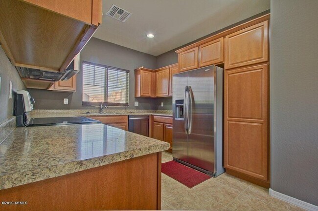 Building Photo - Charming 3 bed home with POOL in Gated community!! with 2 car garage !!