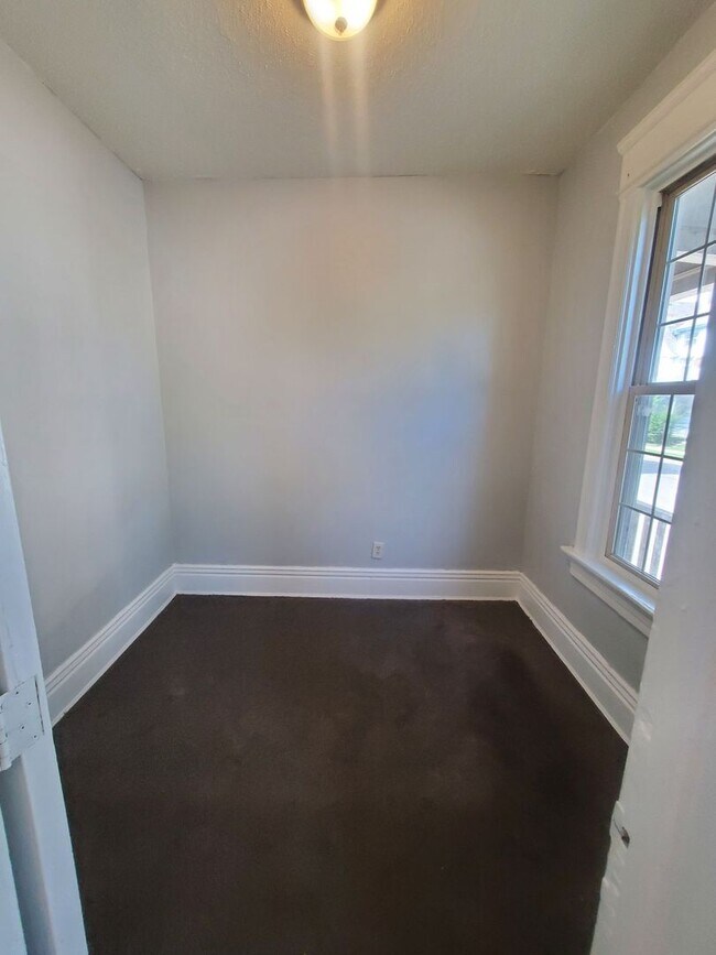 Foto del edificio - 2215-2217 W Mineral St. (Duplex)(ACE PROPE...