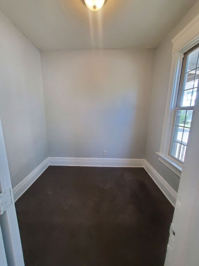 Building Photo - 2215-2217 W Mineral St. (Duplex)(ACE PROPE...