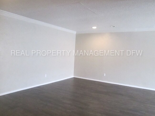 Building Photo - 5059 Ridglea Ln