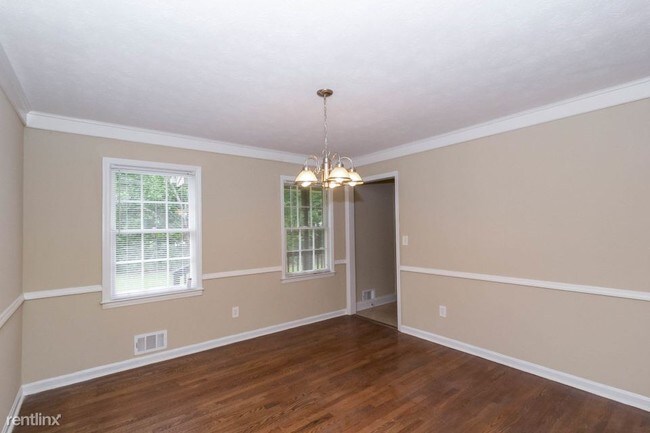 Building Photo - 6905 Oak Leaf Dr