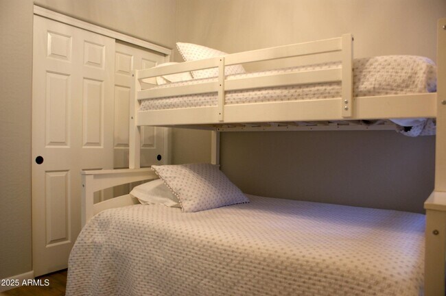 Foto del edificio - 525 N Miller Rd