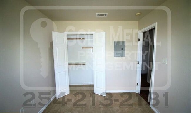 Building Photo - 4707 Westcliff Rd