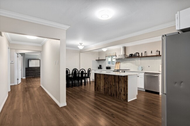 Building Photo - 644 S 189th St