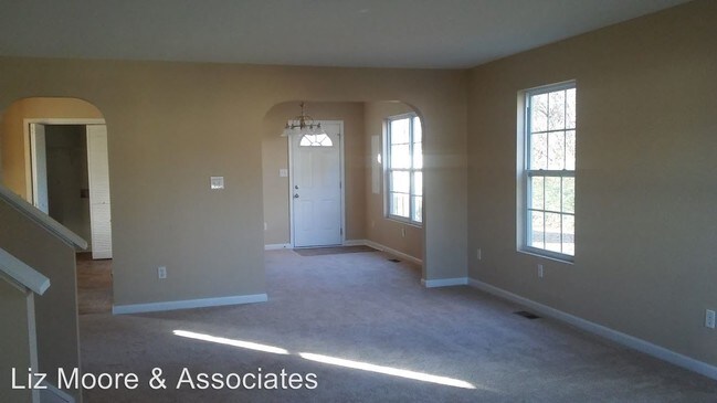 Building Photo - 727 Hemlock Ave