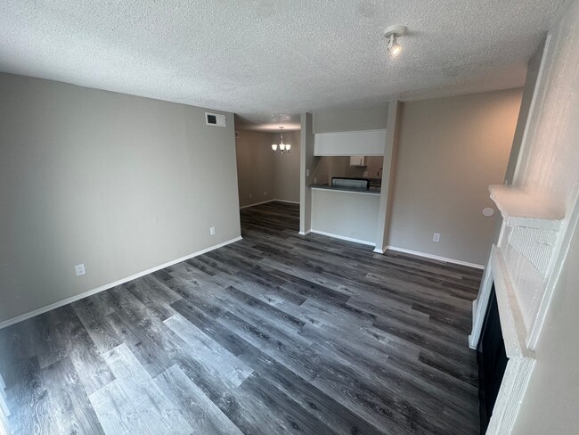 Photo - 2010 Estrada Pkwy Apartment