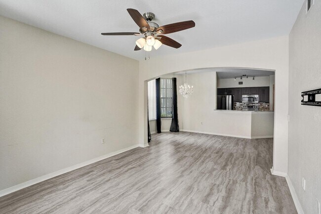 Building Photo - 708 Belmont Pl