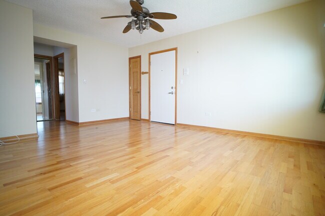Building Photo - 9449 Kelvin Ln
