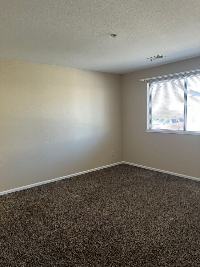 Foto del edificio - 4895 Twin Lakes Rd